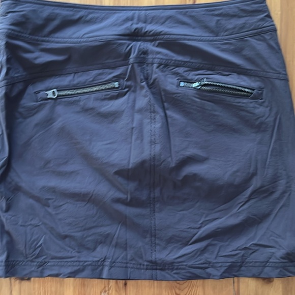 Excellent Condition Athleta Skort, size 8, Eggplant color - Picture 4 of 6